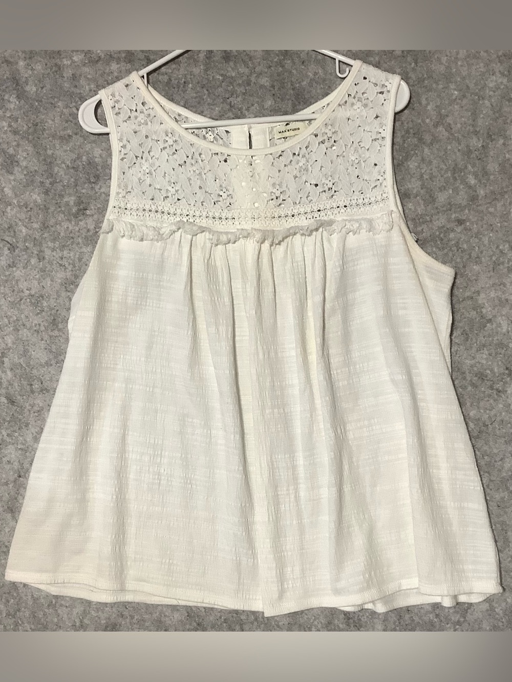 Max Studio White Lace Yoke Sleeveless Blouse
